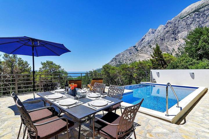 Ferienhaus für 7 Personen, mit Garten und Balkon in Baska Voda