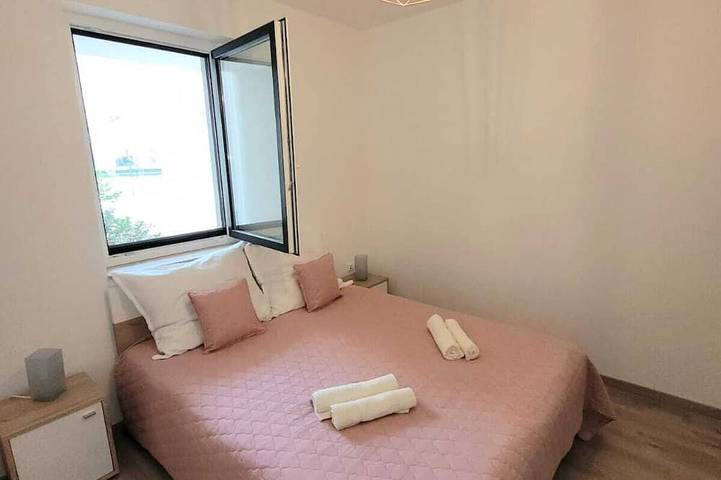 Appartement entier, Appartement Sunset Beach directement sur la plage, mobilier de haute qualité, piscine, jardin, WLAN in Ville de Siófok, Siófok