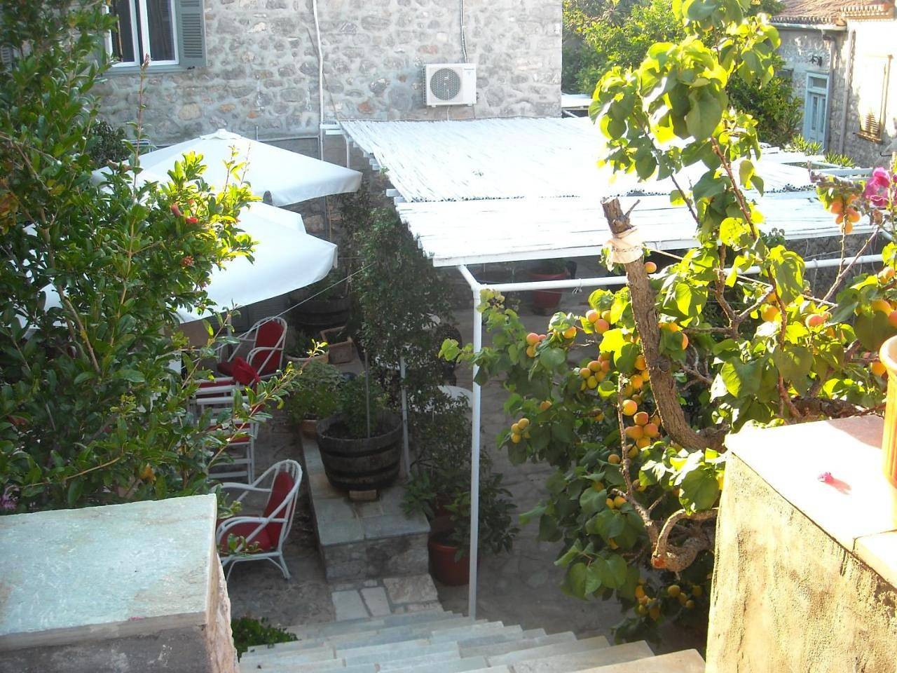 Theano Guesthouse in Hydra
