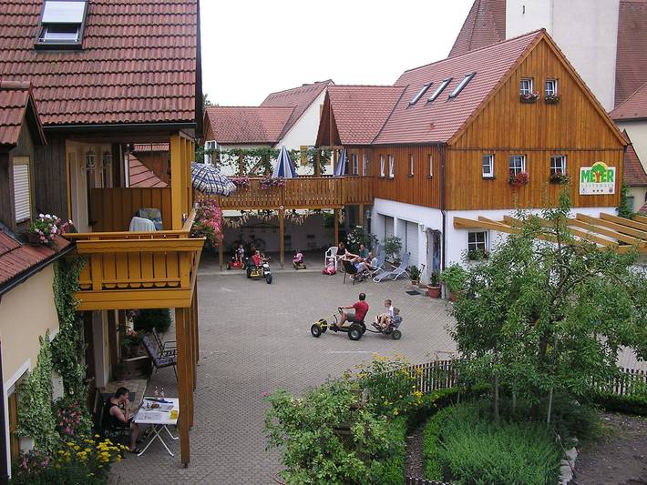 Ferienwohnung für 4 Personen, mit Balkon und Balkon/Terrasse sowie Terrasse und Sauna in Altmühlsee