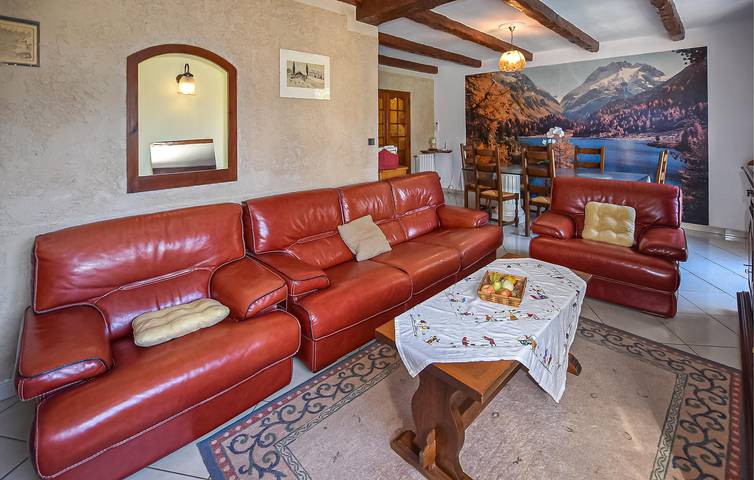 Gemütliche 140-Quadratmeter-Wohnung mit Pool und Garten in der Nähe des Stadtzentrums von Saint-Didier in Saint-Didier, Parc naturel régional du Mont-Ventoux