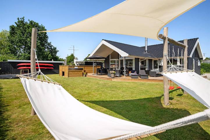 Ferienhaus für 8 Personen, mit Sauna und Garten sowie Whirlpool und Terrasse