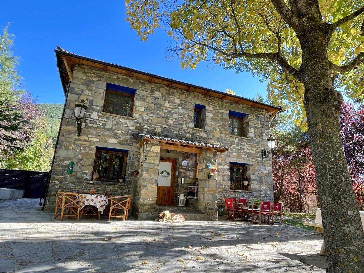 Family Room with Shared Bathroom in Biescas, Pirineo Aragonés