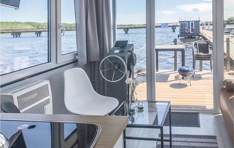 Hausboot für 4 Personen, mit Terrasse in Mecklenburg-Vorpommern - 3