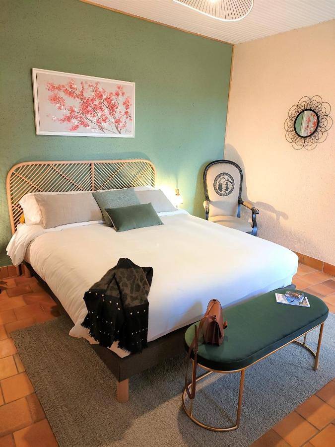 Chambre d’hôte pour 4 personnes, avec Jacuzzi et Terrasse ainsi que Jardin et Vue à La Flocellière