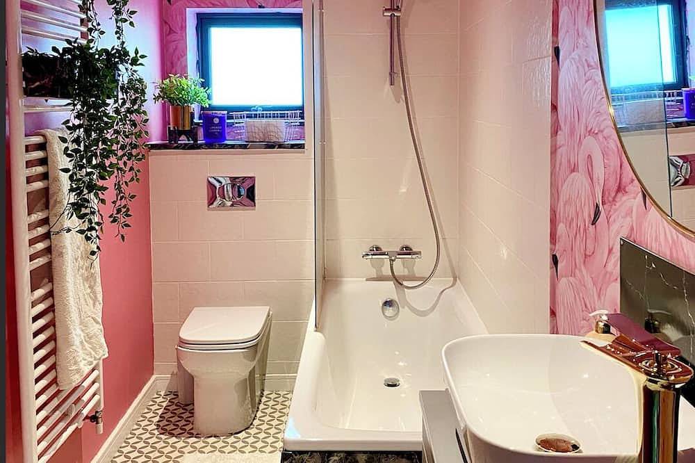 Private Bedroom & Bathroom with Amazing View in Quirky Townhouse in Glasgow, Greater Glasgow and Clyde Valley