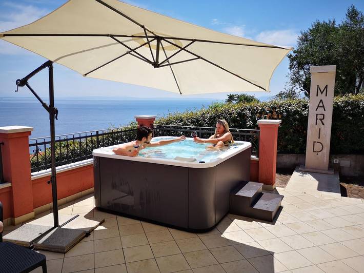 Location de vacances pour 6 personnes, avec jacuzzi et terrasse à Opatija Riviera