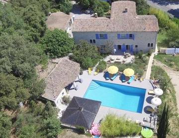 Chambre d’hôte pour 2 personnes, avec terrasse et vue à Gréoux-les-Bains