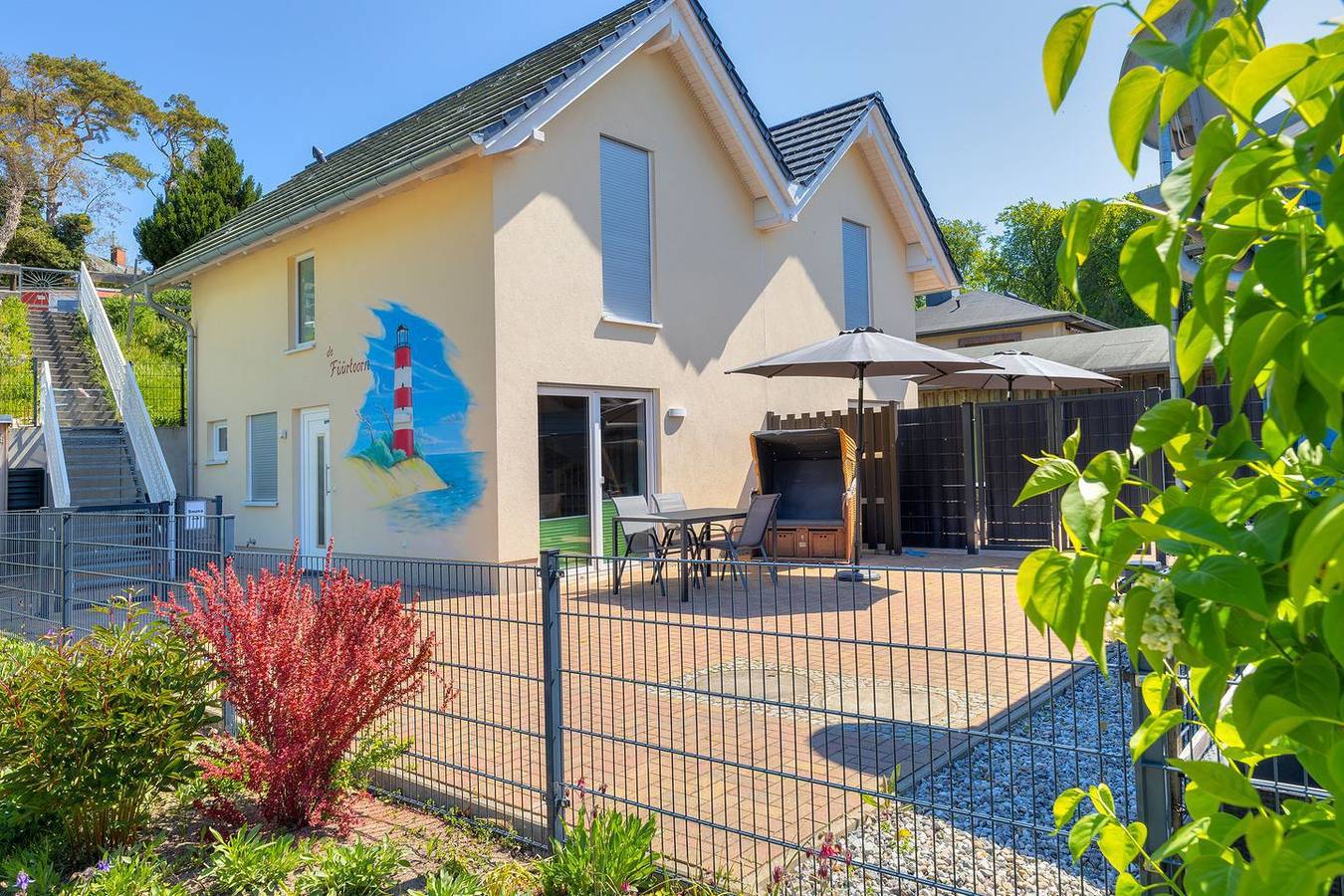 Ferienhaus Füürtoorn in Stubbenfelde: Sauna, Terrasse & nur 150 m zum Strand in Kölpinsee, Loddin