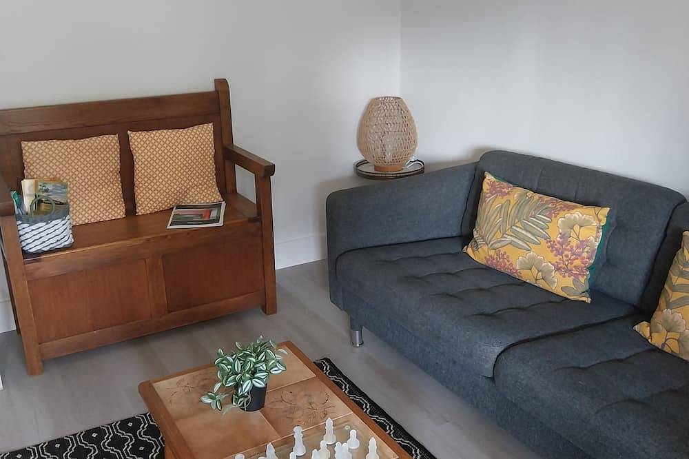 Gite\nmaison individuelle 6 couchages\nanimal domestique accepté\nwifi \nlac 10mn in Lacapelle-Viescamp, Région d'Aurillac