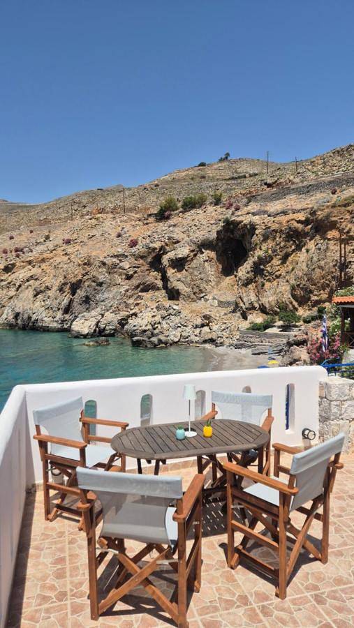 Location de vacances pour 2 personnes, avec jardin ainsi que vue et terrasse dans Chóra Sfakíon - 2