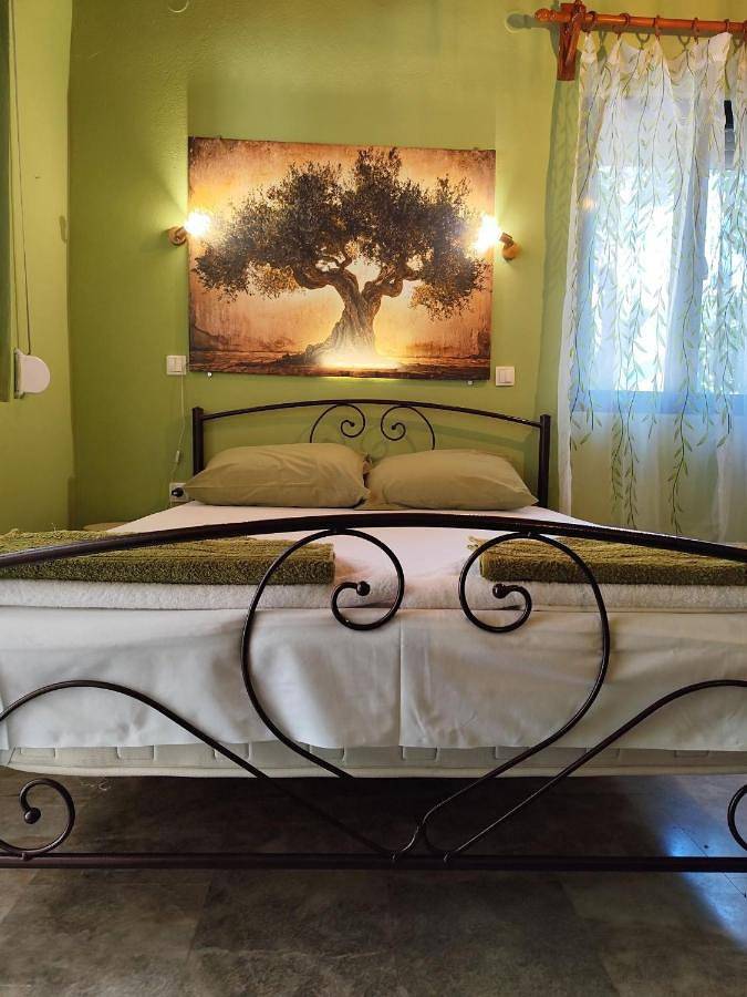 Aparthotel voor 3 personen, with Balkon and Terras as well as Tuin and Uitzicht in Lesbos