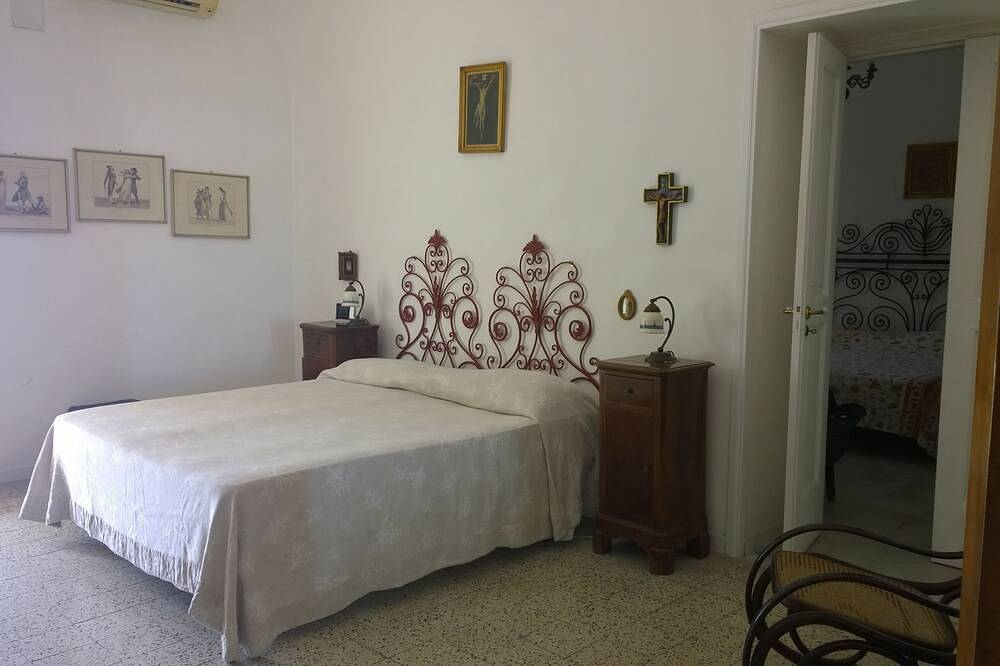 Geheel appartement, Charmant huis met terras en uitzicht op zee in Barano d'Ischia, Ischia