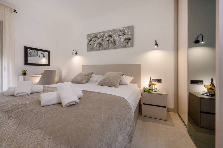 Decimum - Private Luxury Villa with Heated Pool & Spa near Split in Dalmatinisches Zagora