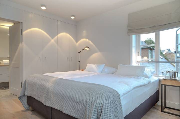 Ganze Wohnung, Moderne Ferienwohnung im idyllischen Alt-Westerland mit Natursteinbad. in Westerland, Sylt (Gemeinde)