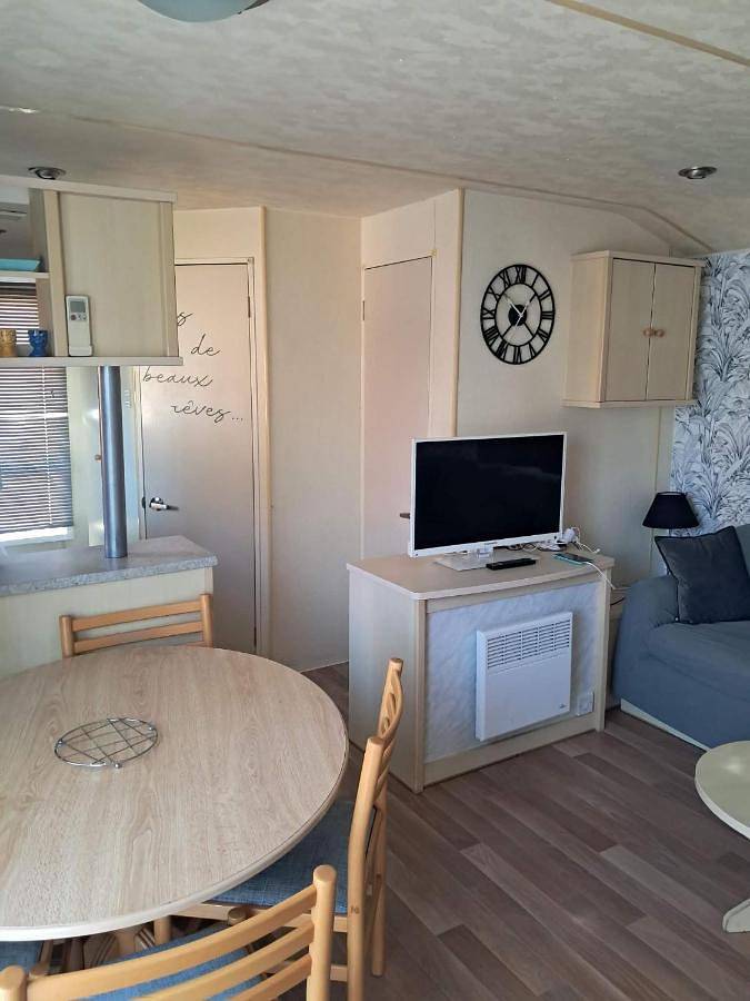 Camping pour 4 personnes, avec Terrasse et Piscine à La Londe-les-Maures - 2