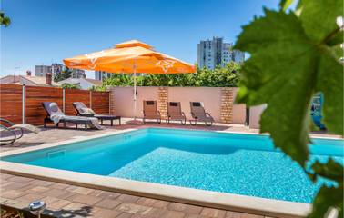 Appartement voor 10 Personen in Pula-Medulin, Pula, Afbeelding 1