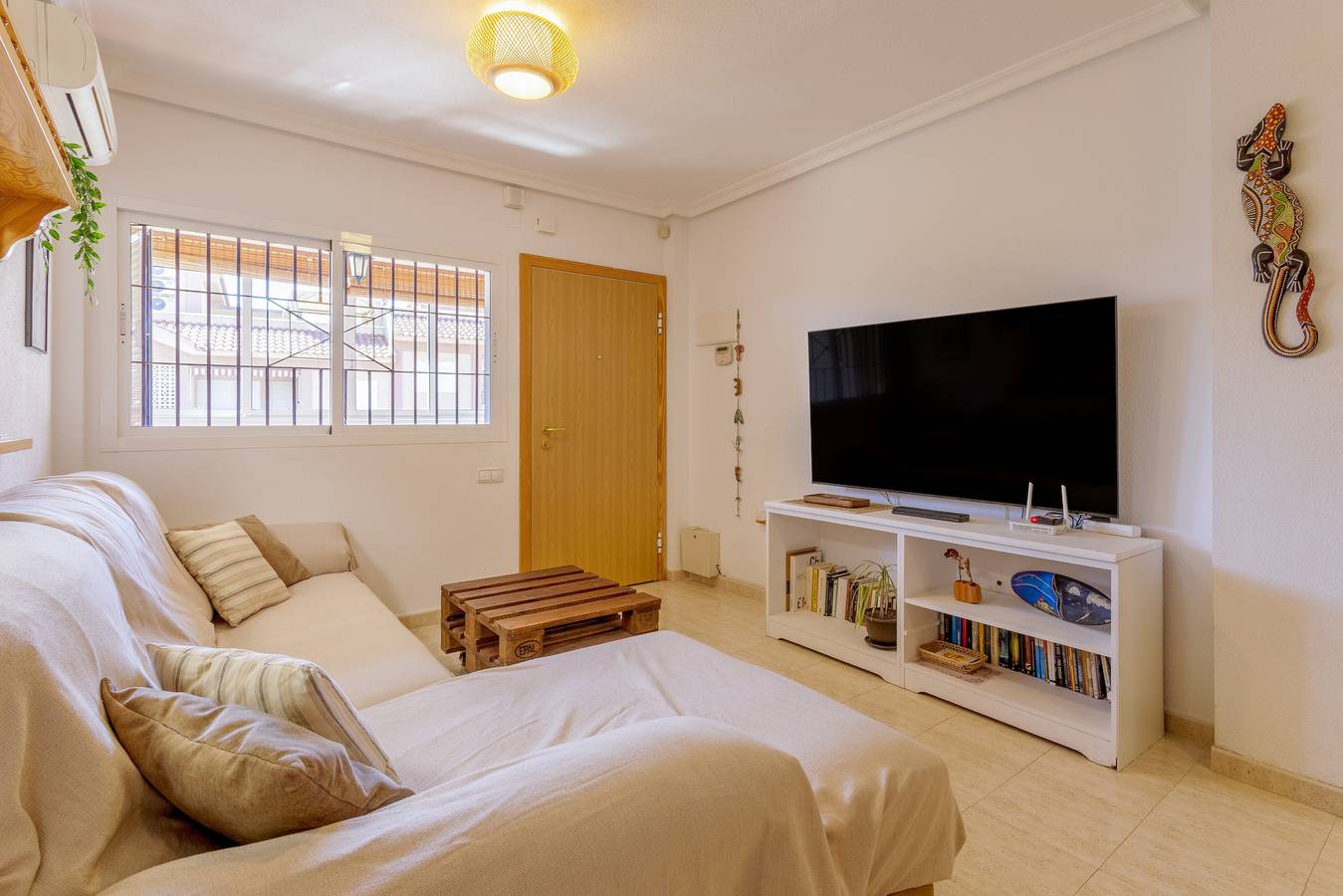 Ganze Wohnung, Apartment 'Nomad House' mit Gemeinschaftspool, Wlan und Klimaanlage in Santa Pola, Costa Blanca
