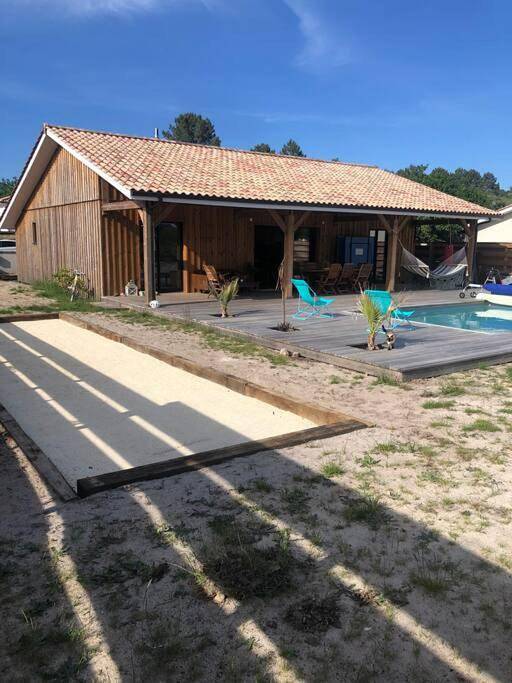 Location de vacances pour 7 personnes, avec vue ainsi que piscine et jardin à Salles - 4