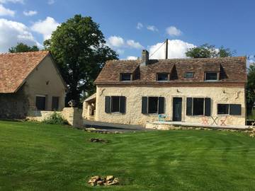 Gîte pour 10 personnes, avec vue ainsi que jardin et terrasse, animaux acceptés à Avessé