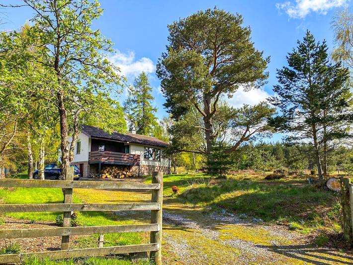 Log cabin for 4 people, with garden in Cairngorms National Park