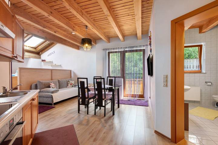 Entire apartment, Apartment 'D' with Shared Garden, Balcony and Wi-Fi in Lonsee, Lonsee Region