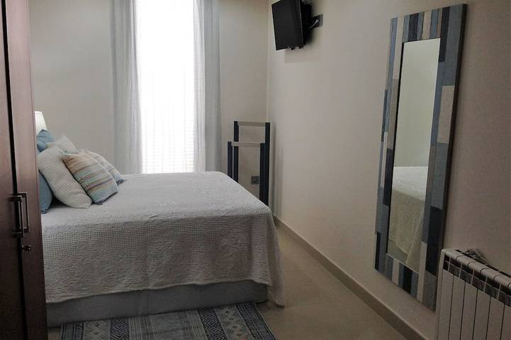 Appartement entier, Appartement Neuf, Entierement Equipee De 50 Mts Beach St. Sebastia in Platja Fonda (Sitges), Sitges