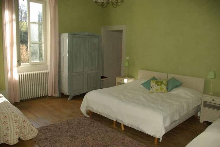 Location de vacances pour 13 personnes, avec terrasse et jardin à Scey-Maisières - 4