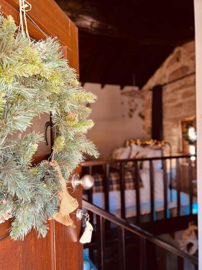 Gîte pour 2 personnes, avec jardin et piscine ainsi que terrasse et vue dans Castro Daire - 3