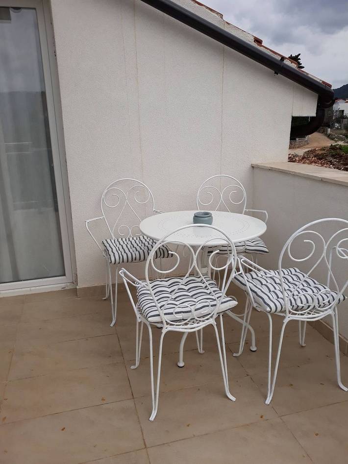Gîte pour 5 personnes, avec balcon/terrasse et piscine, animaux acceptés à Stari Grad