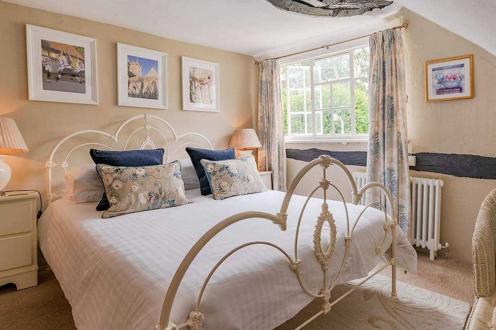 Rose Cottage - sleeps 5 guests  in 3 bedrooms in Bretforton, Worcestershire