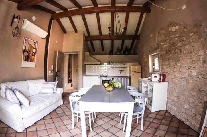 Casa vacanza per 4 persone, con Balcone e Terrazza nonché Giardino e Piscina a Orco Feglino