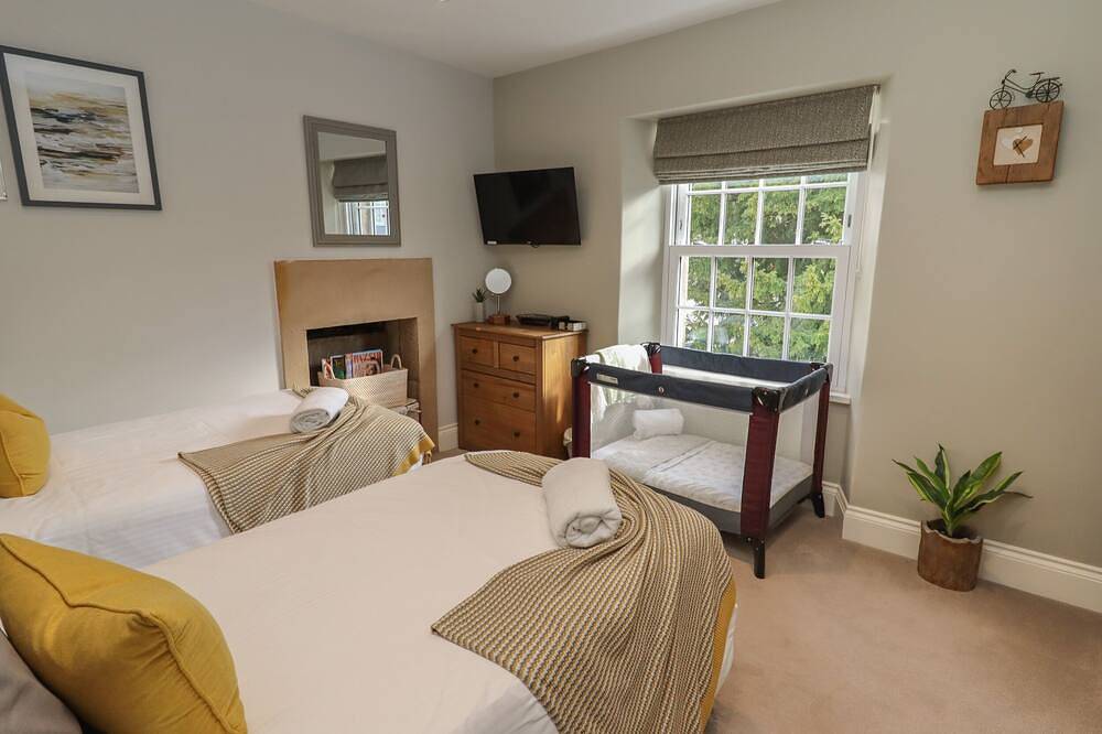 Rose Cottage, family friendly, luxury holiday cottage in Matlock in Matlock, Derbyshire