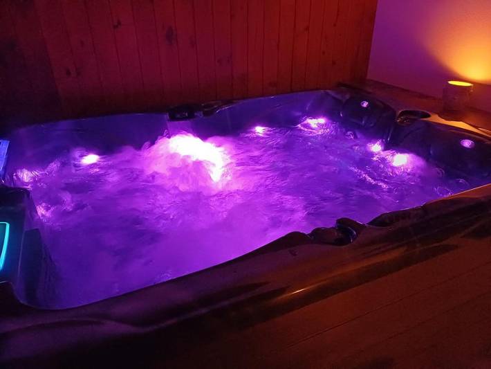 Gîte pour 2 personnes, avec terrasse et jacuzzi dans Saint-Ouen-le-Mauger