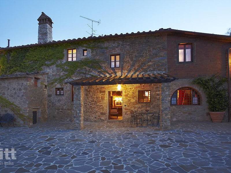 Tritt — This beautiful apartment for 4 people in Carmignano is located among the vineyards in Carmignano, Provincia de Prato