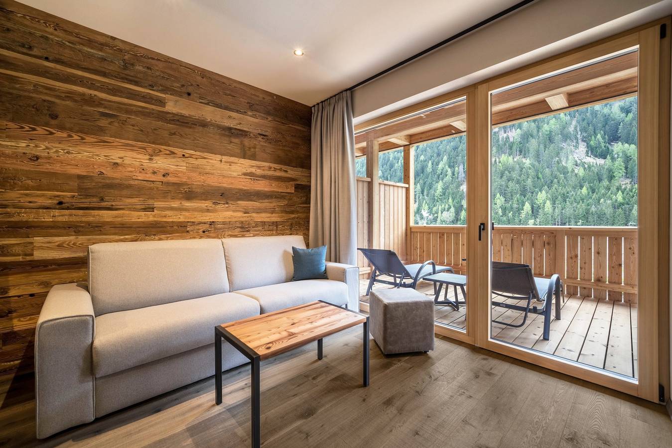 Ganze Wohnung, Ferienwohnung "Seebrunn - Schusterhüttl Alm" mit Berg- und Seeblick, Terrasse & Garten in Kuppelwies, Ulten