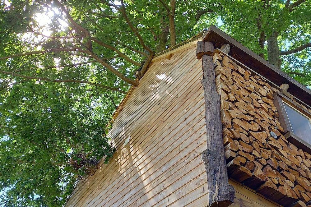 Cabane suspendue dans les arbres in Villebon-sur-Yvette, Essonne