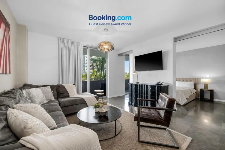 Apartamento de vacaciones para 3 personas, con balcón además de vistas y piscina - 1
