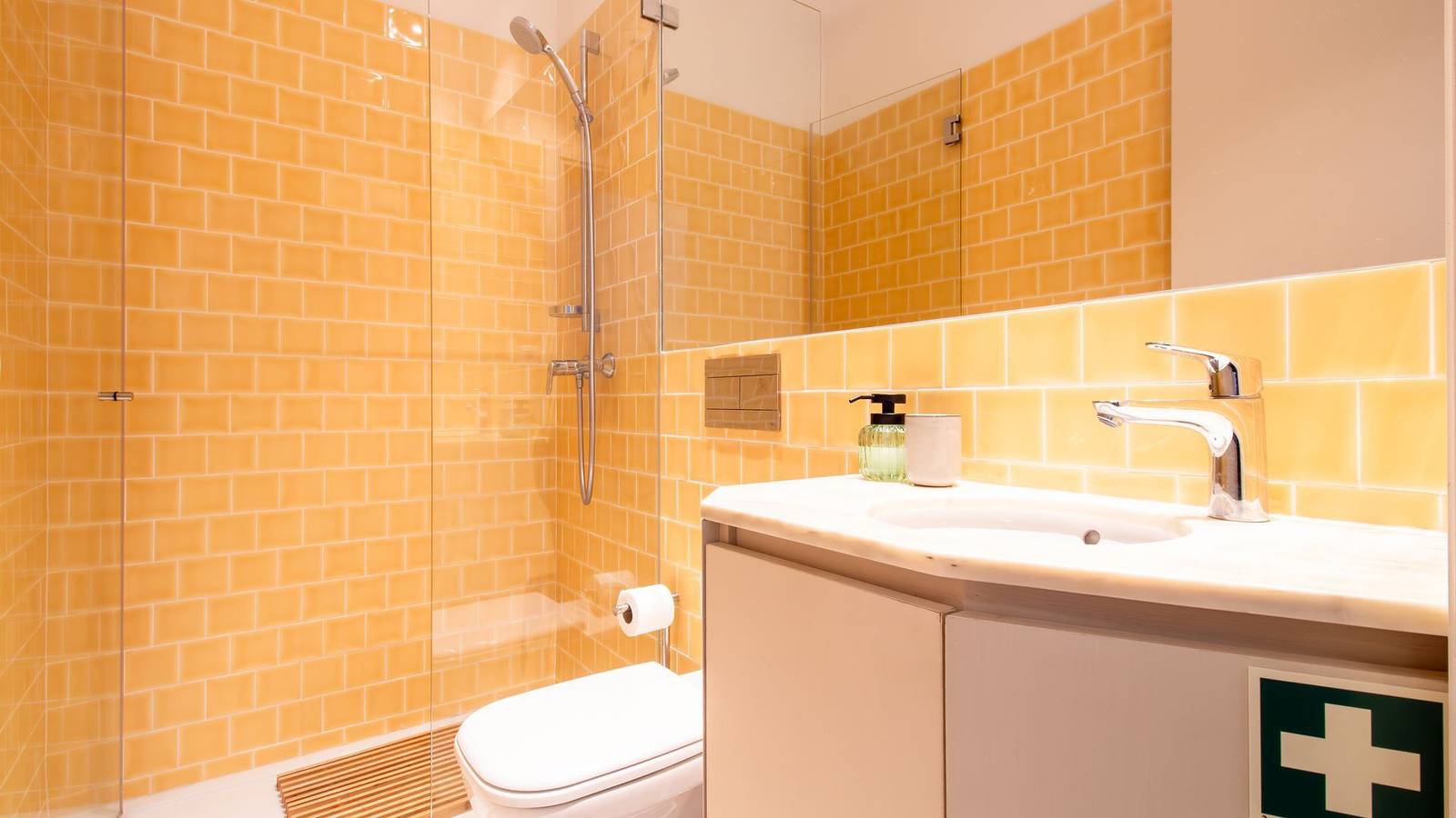 Apartamento inteiro, Wine Cellars Studio by Lovelystay in Santa Marinha e São Pedro da Afurada, Distrito do Porto