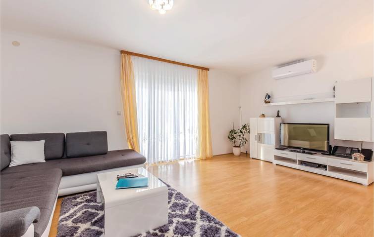 Location de vacances pour 12 personnes, avec terrasse, adapté aux familles à Selce - 4