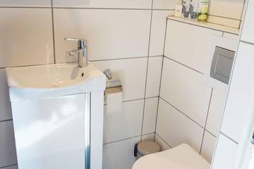 Lake House for 2 Guests in Chexbres, Lake Geneva, Picture 2