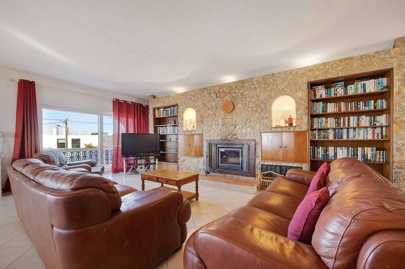 Villa Brisa do Mar com vista para o mar, piscina, jardim e Wi-Fi in Carvoeiro, Lagoa