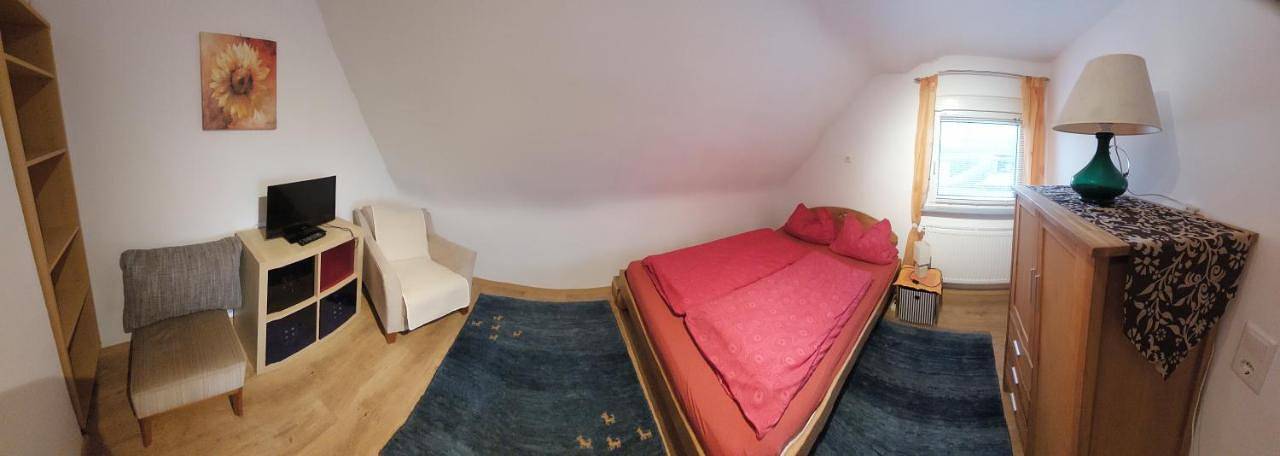 Ferienhaus für 7 Personen, mit Terrasse und Garten sowie Ausblick in Landau - 4