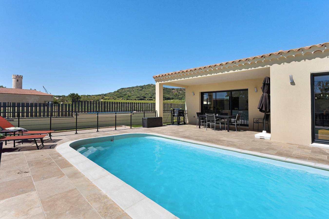 Villa nuova a Tavel per 9 persone con piscina privata, Wi-Fi e aria condizionata in Tavel, Nimes e dintorni