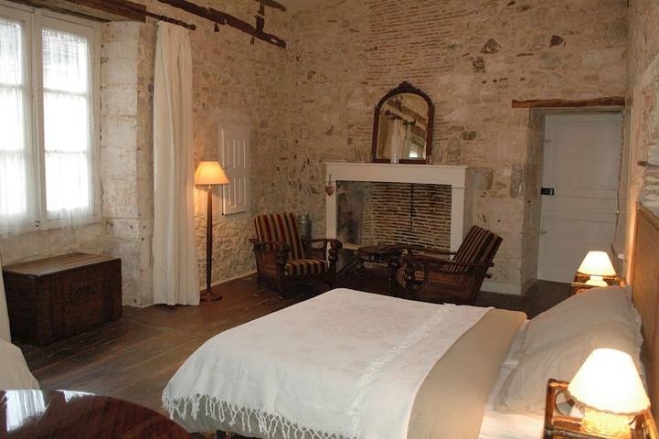 Beau gîte faisant partie du domaine Le Nid des Oiseauxau coeur d'un village in Cubjac-Auvézère-Val d'Ans, Périgord Blanc