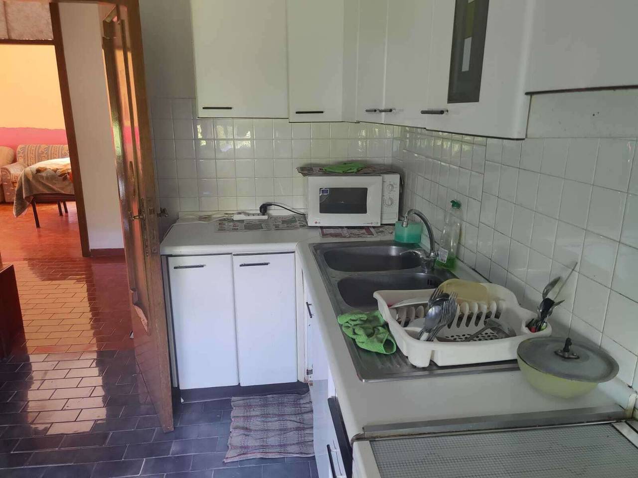 Entire holiday apartment, 3 bed - Sleeps 6 - Mountain View - Parking - Pets in Rosora, Ancona Province
