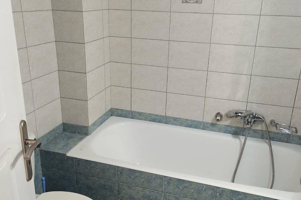 Ganze Wohnung, Διαμέρισμα Αριάδνη Καμένα Βούρλα 100 μέτρα από τη θάλασσα in Kamena Vourla, Fthiotida