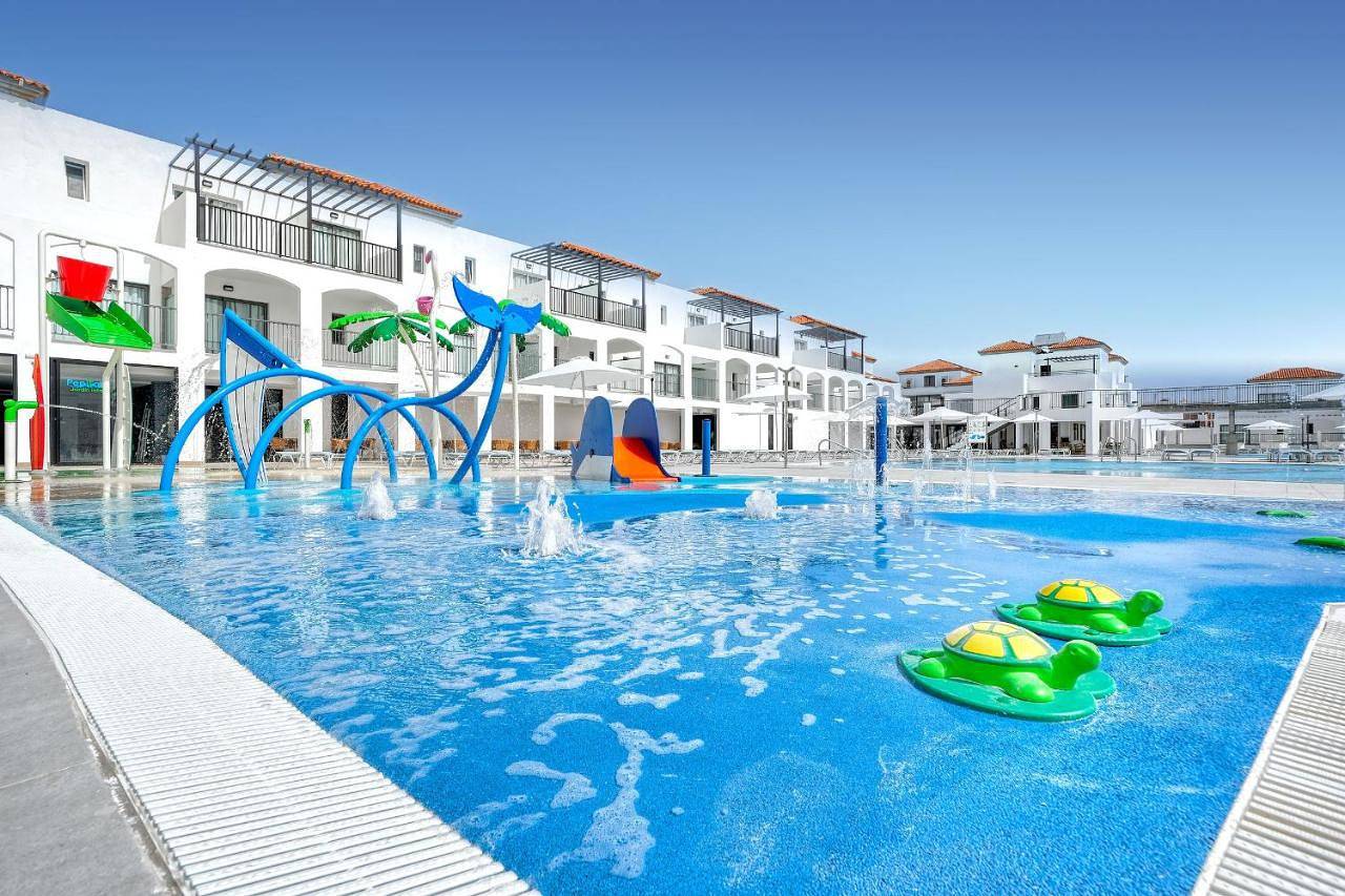 Broncemar Beach Suites in Caleta de Fuste, Antigua