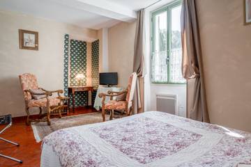 Chambre pour 4 Personnes dans Violès, Provence, Photo 3