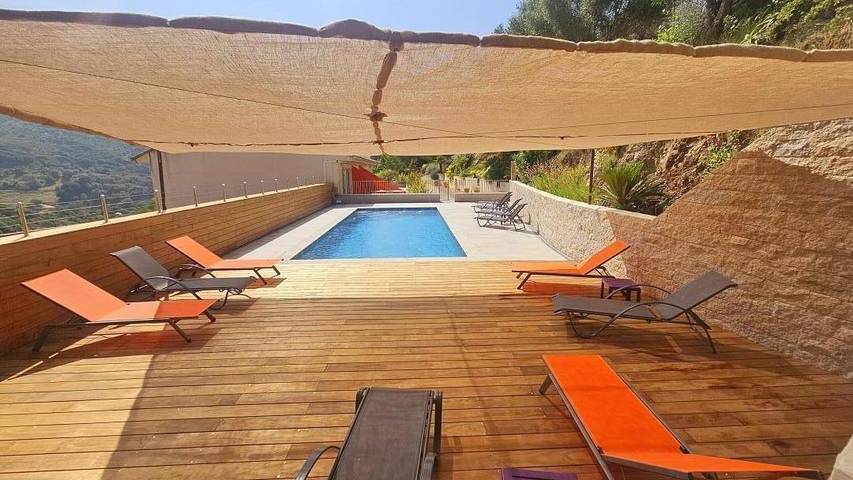 Gîte pour 6 personnes, avec Terrasse et Piscine